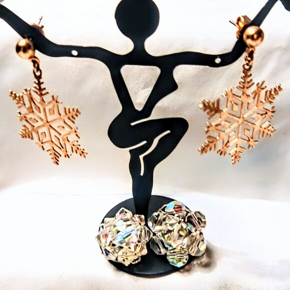 Vintage Avon 70s Gold Snowflake Dangle Earrings EUC - Picture 1 of 3